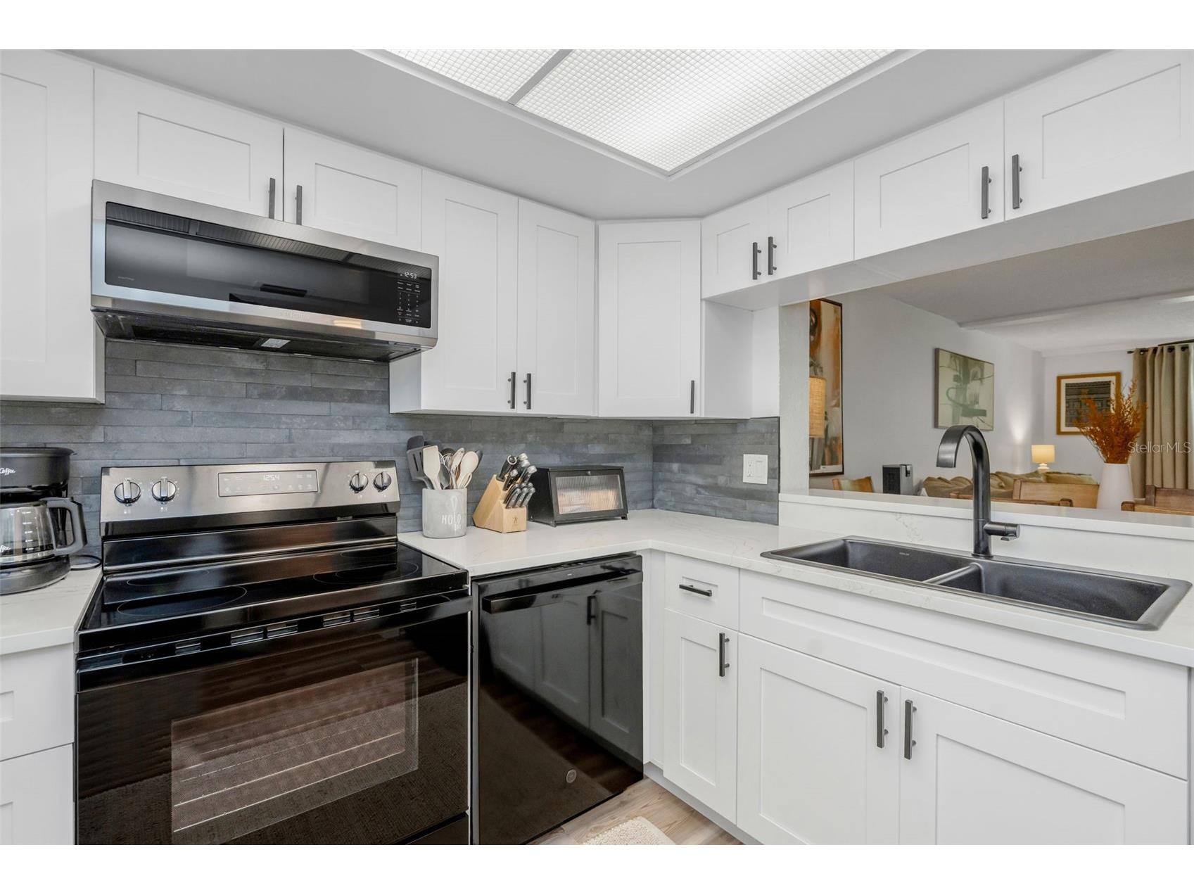 2614 Cove Cay Drive #102 Clearwater FL 33760 - TAMPA BAY TB8527390 image2