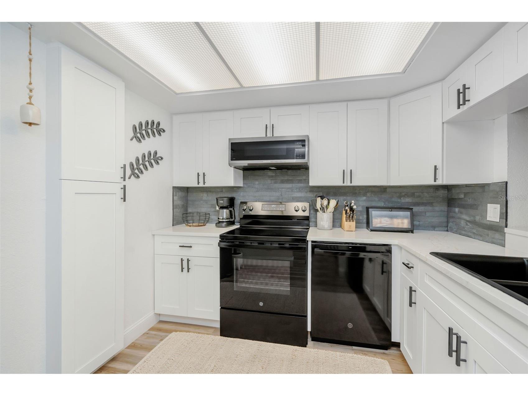2614 Cove Cay Drive #102 Clearwater FL 33760 - TAMPA BAY TB8527390 image3