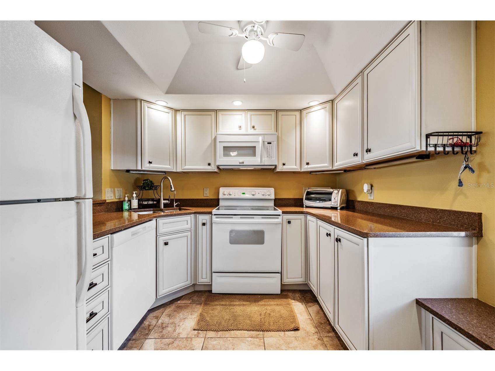2618 Cove Cay Drive #204 Clearwater FL 33760 - TAMPA BAY TB8478265 image6