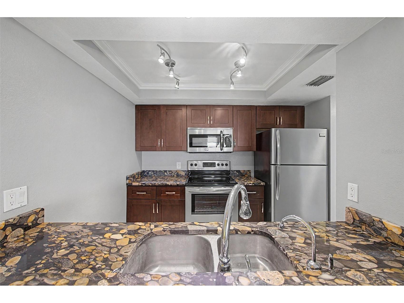 2618 Cove Cay Drive #505 Clearwater FL 33760 TB8528874 image8