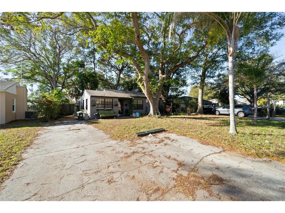 262 41st Avenue NE Saint Petersburg FL 33703 U8230309 image1
