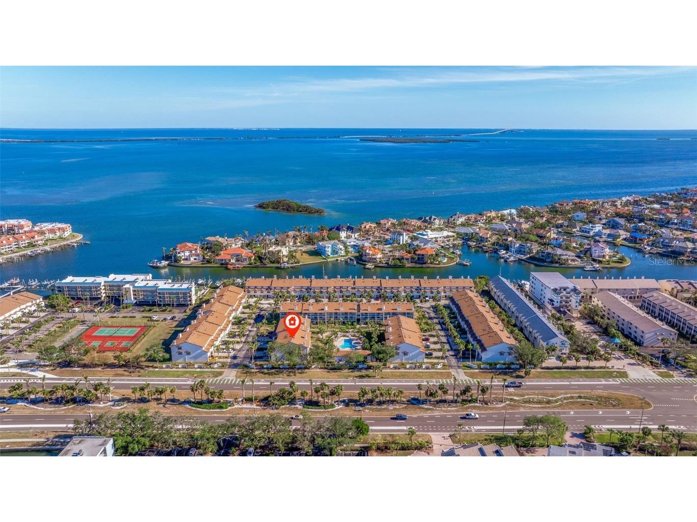 262 Madeira Circle Tierra Verde FL 33715 TB8336384 image1