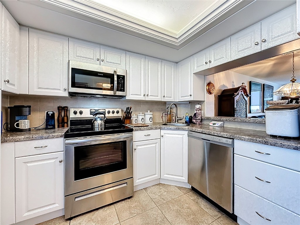 2620 Cove Cay Drive #502 Clearwater FL 33760 - TAMPA BAY TB8454703 image6