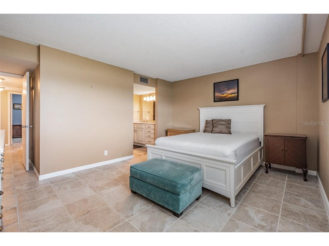 2620 Cove Cay Drive #601 Clearwater FL 33760 - TAMPA BAY AND GOLF COURSE POND TB8454500 image18