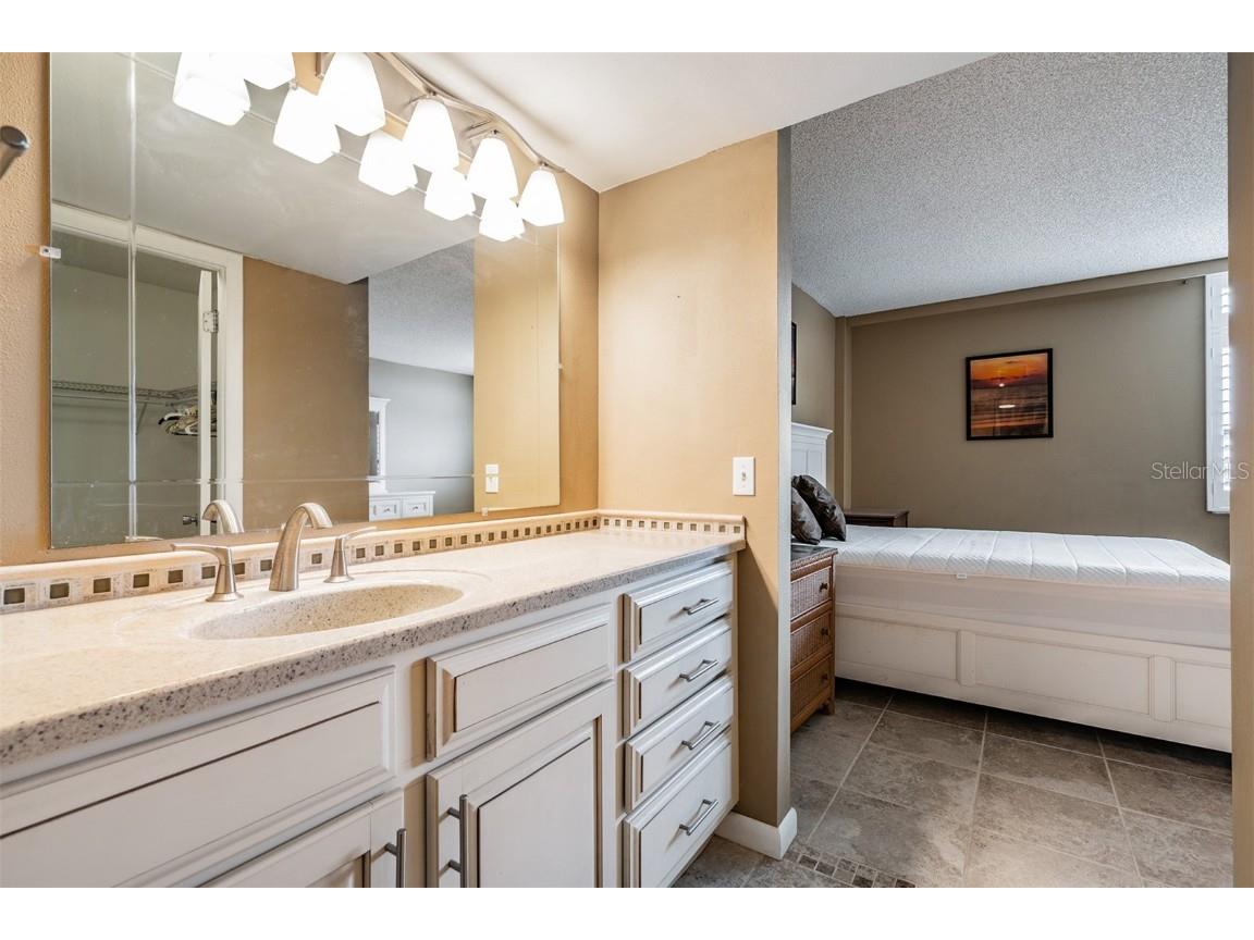 2620 Cove Cay Drive #601 Clearwater FL 33760 - TAMPA BAY AND GOLF COURSE POND TB8454500 image21