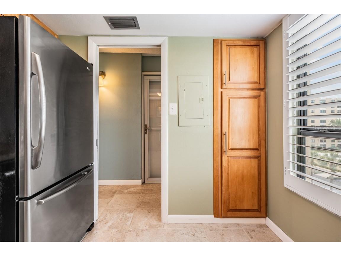 2620 Cove Cay Drive #601 Clearwater FL 33760 - TAMPA BAY AND GOLF COURSE POND TB8454500 image5