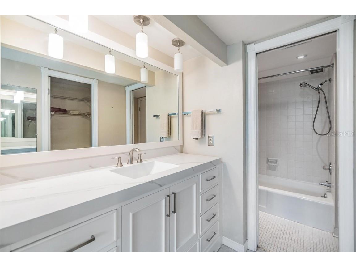 2621 Cove Cay Drive #302 Clearwater FL 33760 - TAMPA BAY TB8394854 image20