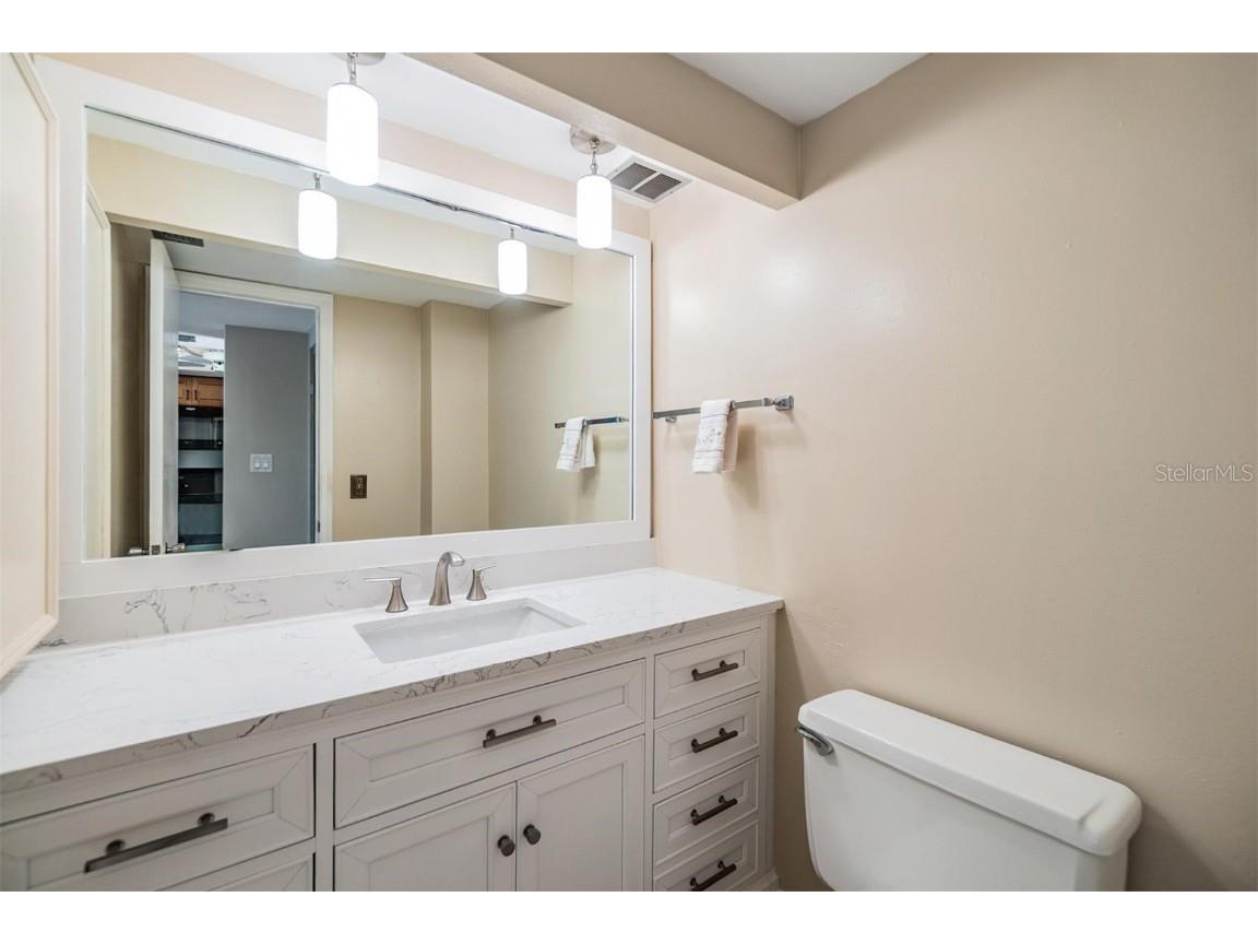 2621 Cove Cay Drive #302 Clearwater FL 33760 - TAMPA BAY TB8394854 image23