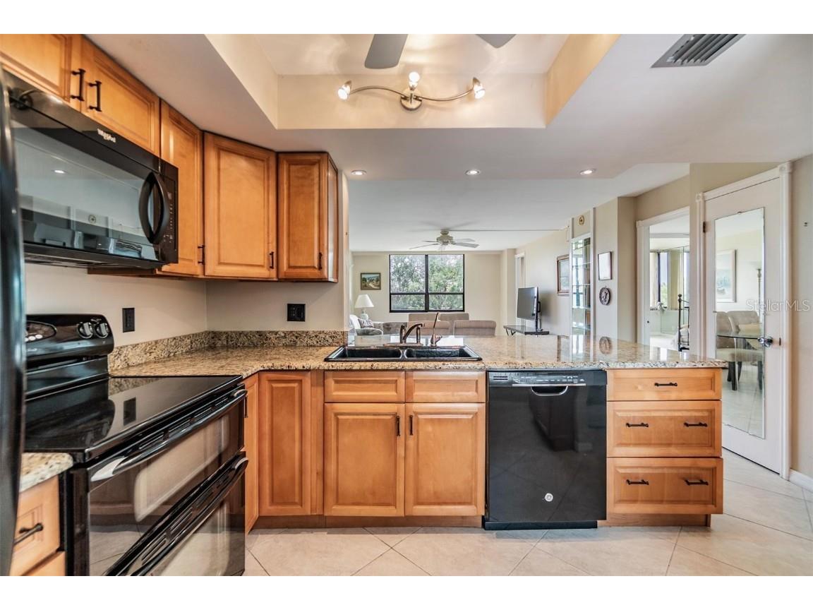 2621 Cove Cay Drive #302 Clearwater FL 33760 - TAMPA BAY TB8394854 image3