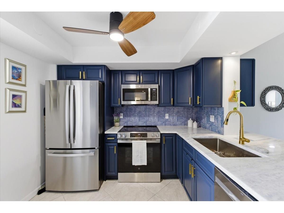 2621 Cove Cay Drive #302 Clearwater FL 33760 TB8508674 image2