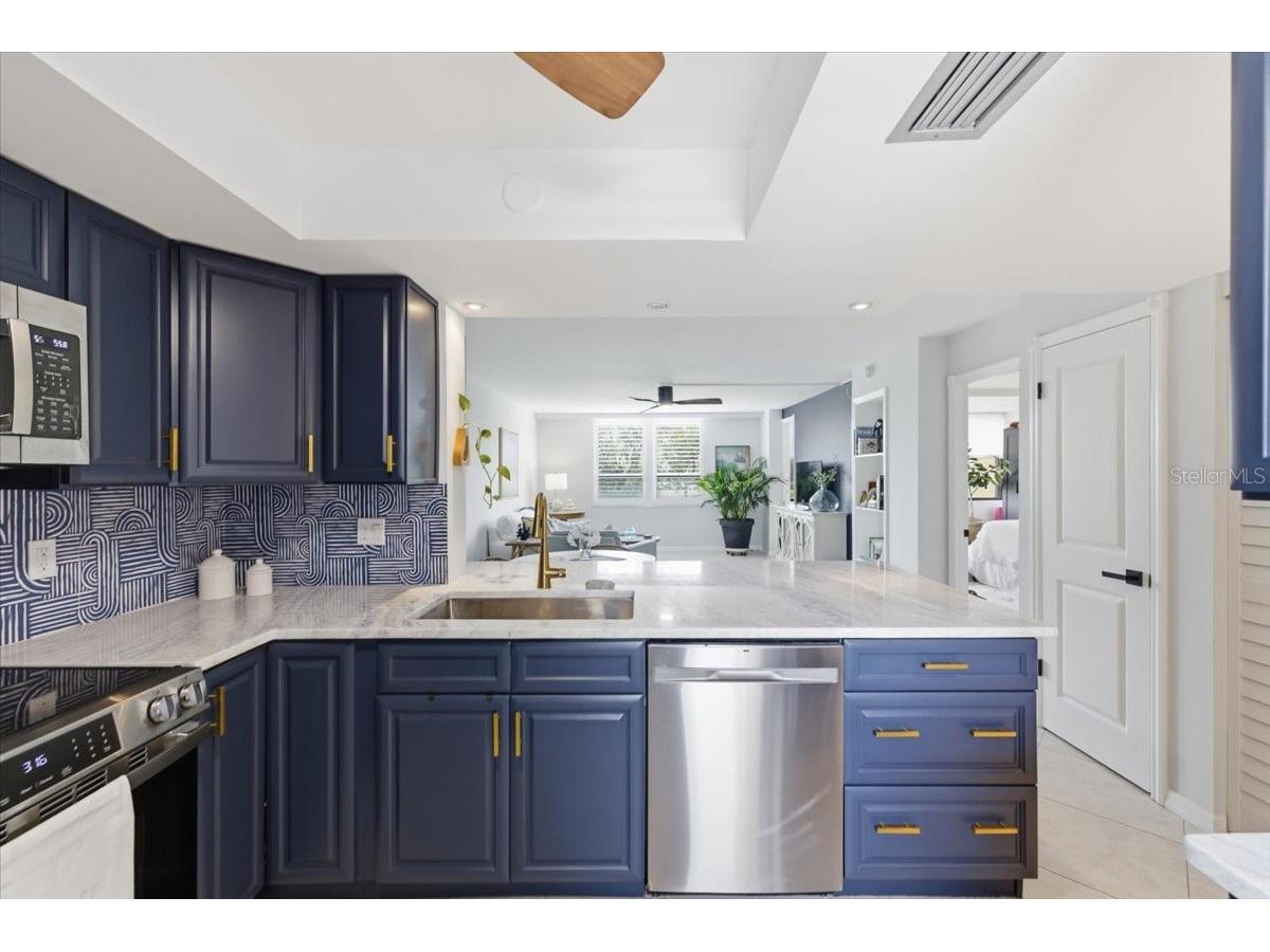 2621 Cove Cay Drive #302 Clearwater FL 33760 TB8508674 image3
