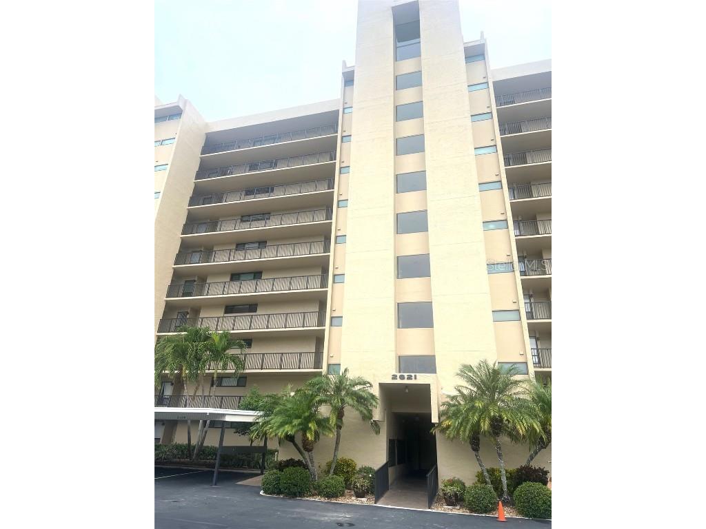 2621 Cove Cay Drive #403 Clearwater FL 33760 U8221059 image1