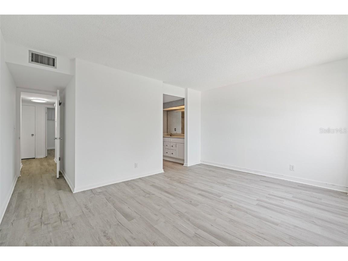 2621 Cove Cay Drive #407 Clearwater FL 33760 - TAMPA BAY TB8413626 image5