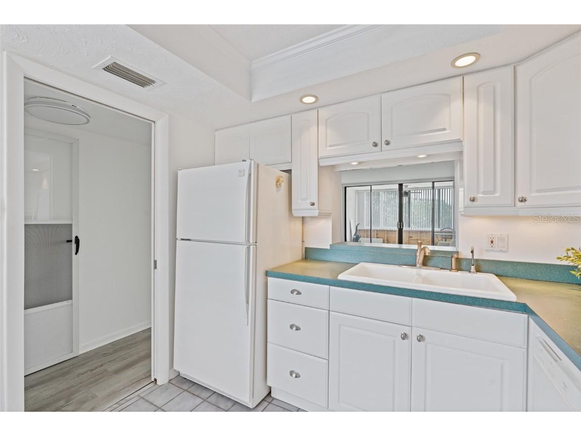 2621 Cove Cay Drive #407 Clearwater FL 33760 - TAMPA BAY TB8413626 image8