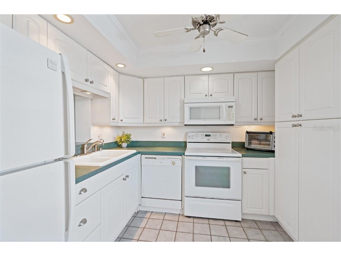 2621 Cove Cay Drive #407 Clearwater FL 33760 - TAMPA BAY TB8413626 image9