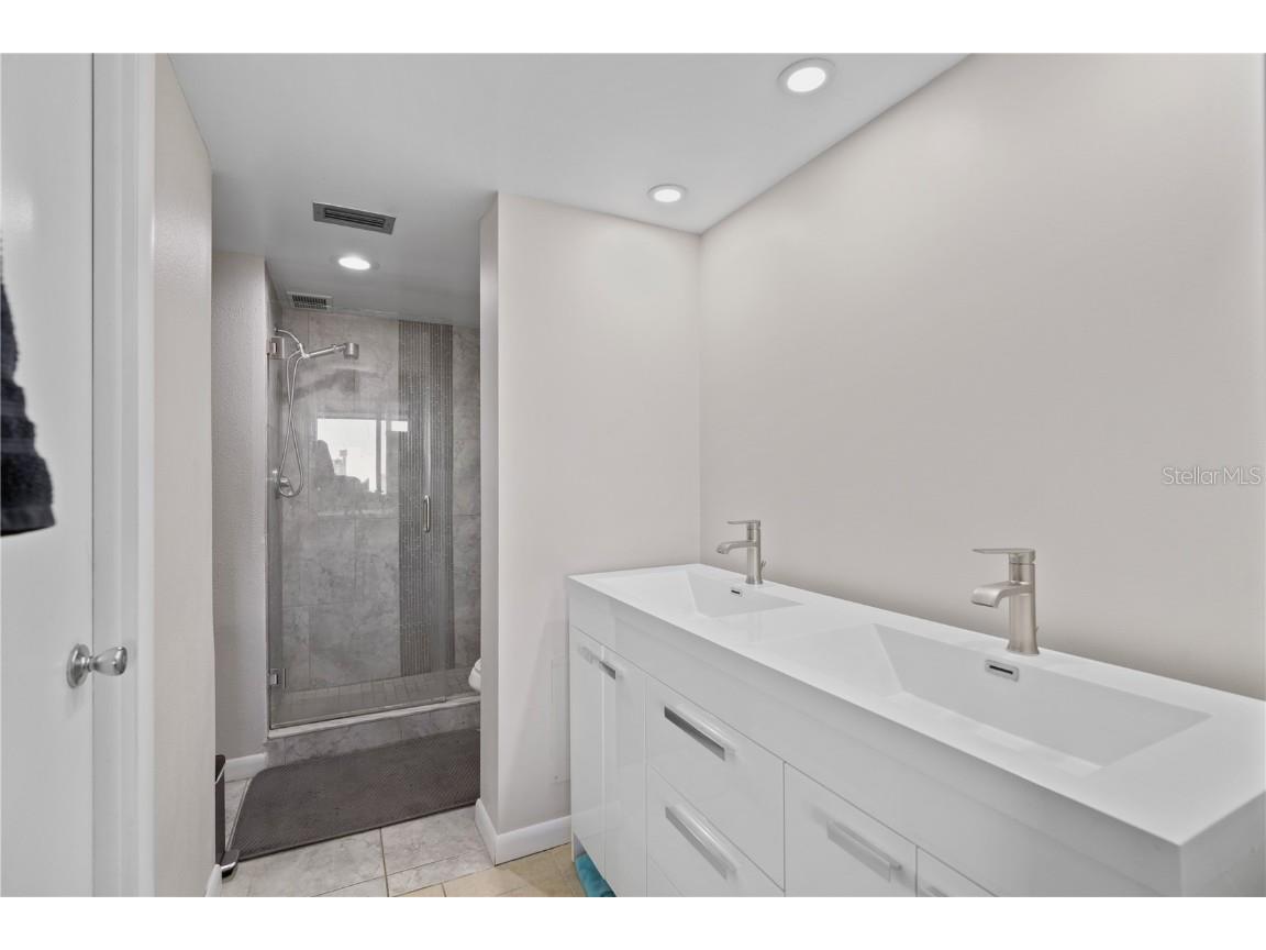 2621 Cove Cay Drive #804 Clearwater FL 33760 TB8450922 image11