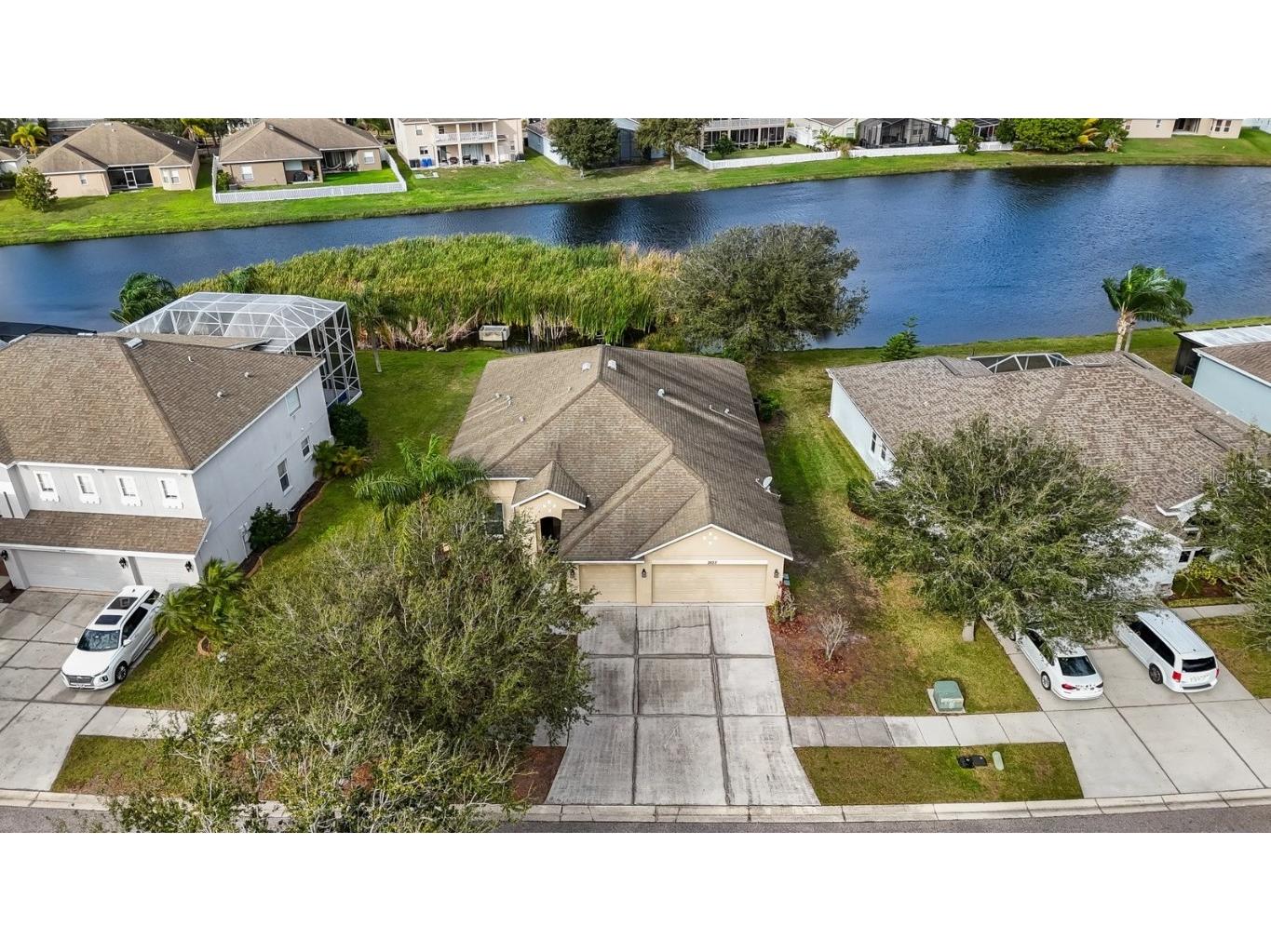 2622 Yukon Cliff Drive Ruskin FL 33570 - FISHING POND U8238496 image1