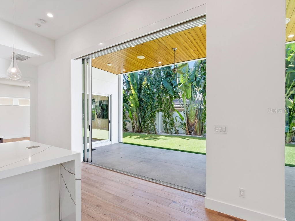 2624 Mulberry Terrace Sarasota FL 34239 A4668284 image21