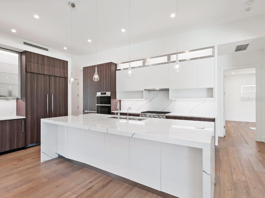 2624 Mulberry Terrace Sarasota FL 34239 A4668284 image25