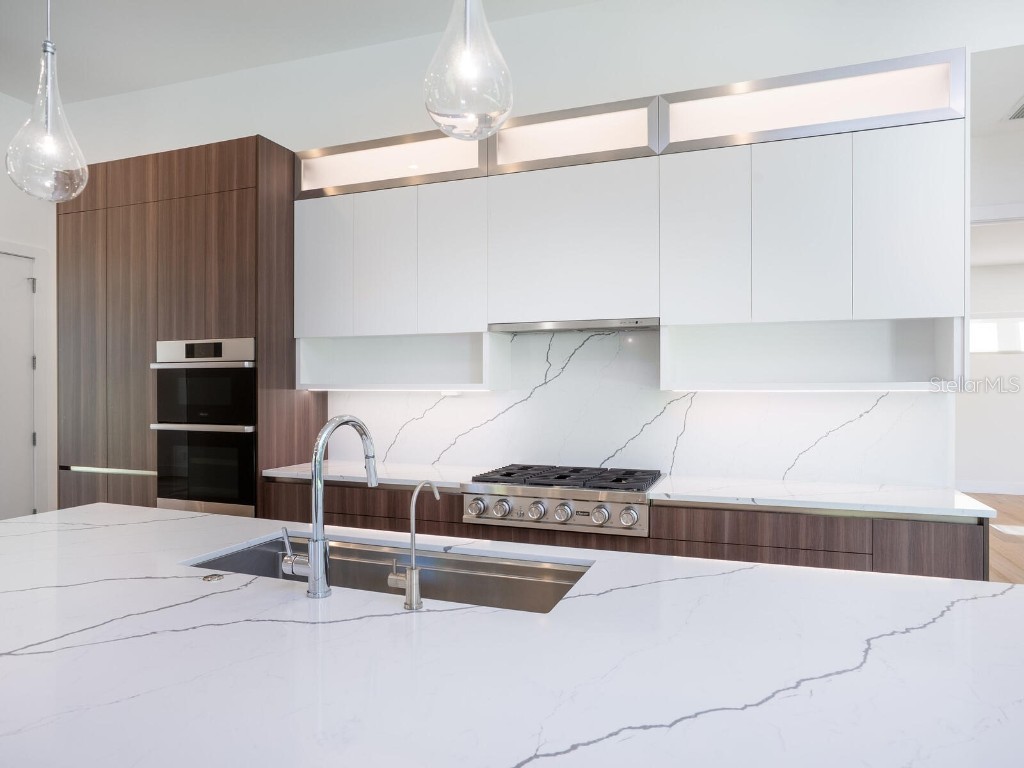 2624 Mulberry Terrace Sarasota FL 34239 A4668284 image26