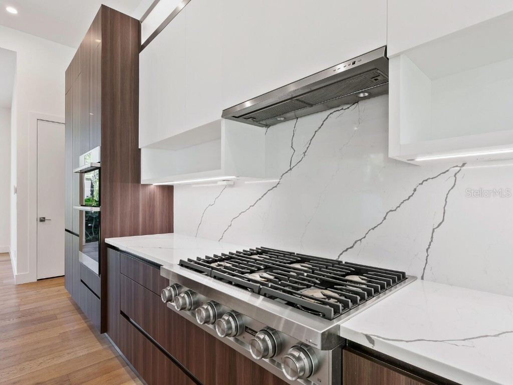 2624 Mulberry Terrace Sarasota FL 34239 A4668284 image27