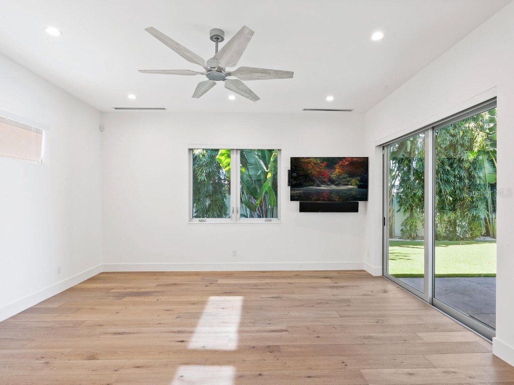 2624 Mulberry Terrace Sarasota FL 34239 A4668284 image30