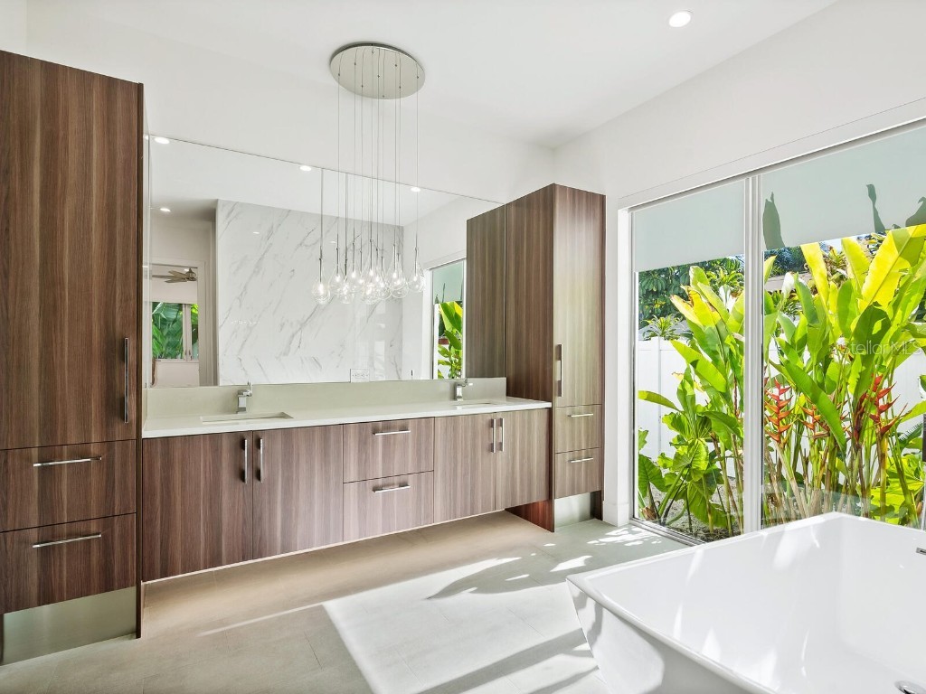 2624 Mulberry Terrace Sarasota FL 34239 A4668284 image32