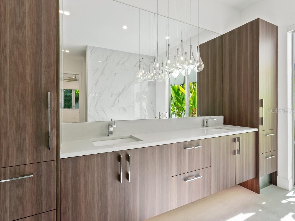 2624 Mulberry Terrace Sarasota FL 34239 A4668284 image33