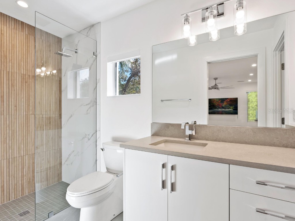 2624 Mulberry Terrace Sarasota FL 34239 A4668284 image41