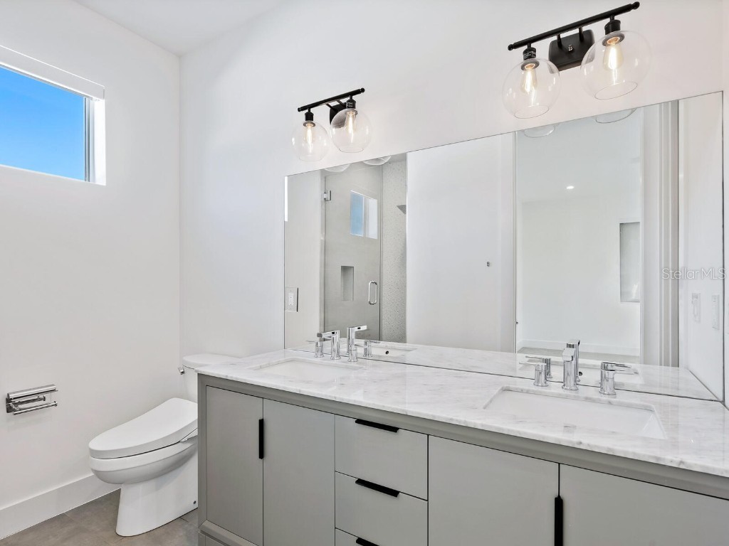 2624 Mulberry Terrace Sarasota FL 34239 A4668284 image47