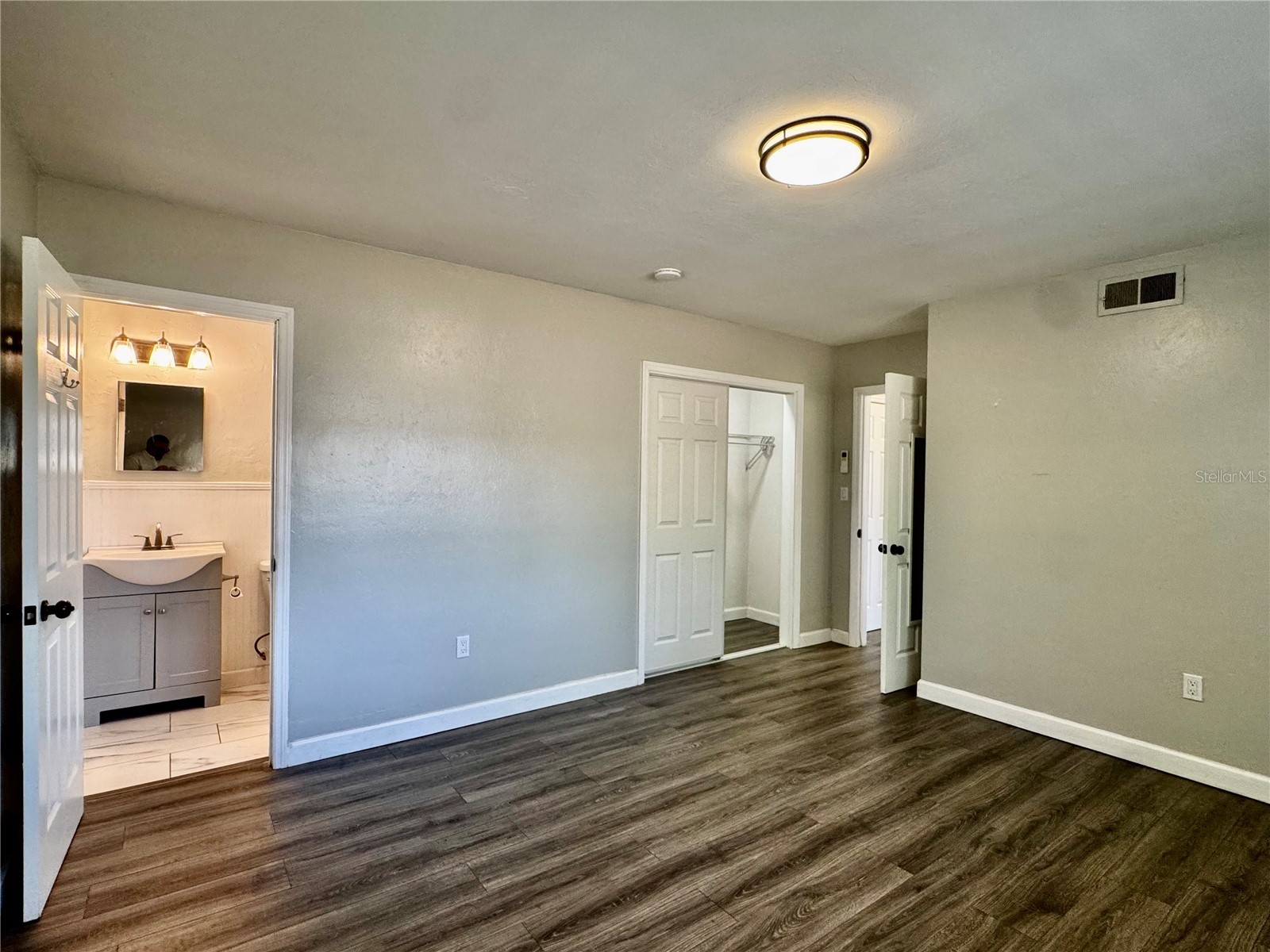 2624 Sunnybrook Drive Sarasota FL 34239 A4688921 image9