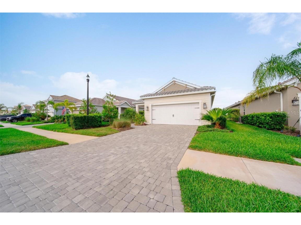 2625 Star Apple Way Sarasota FL 34240 A4653307 image2