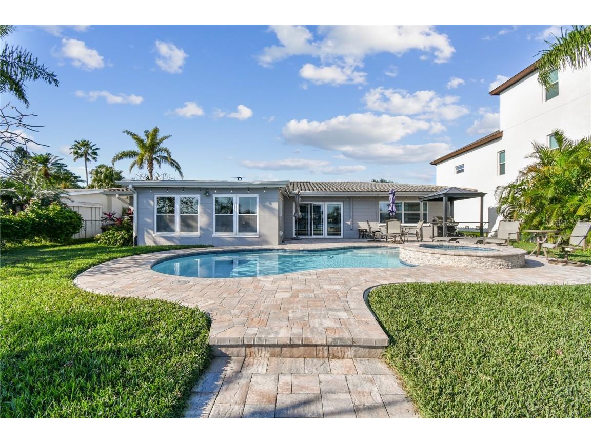 263 173rd Avenue E North Redington Beach FL 33708 - BOCA CIEGA BAY U8183058 image1