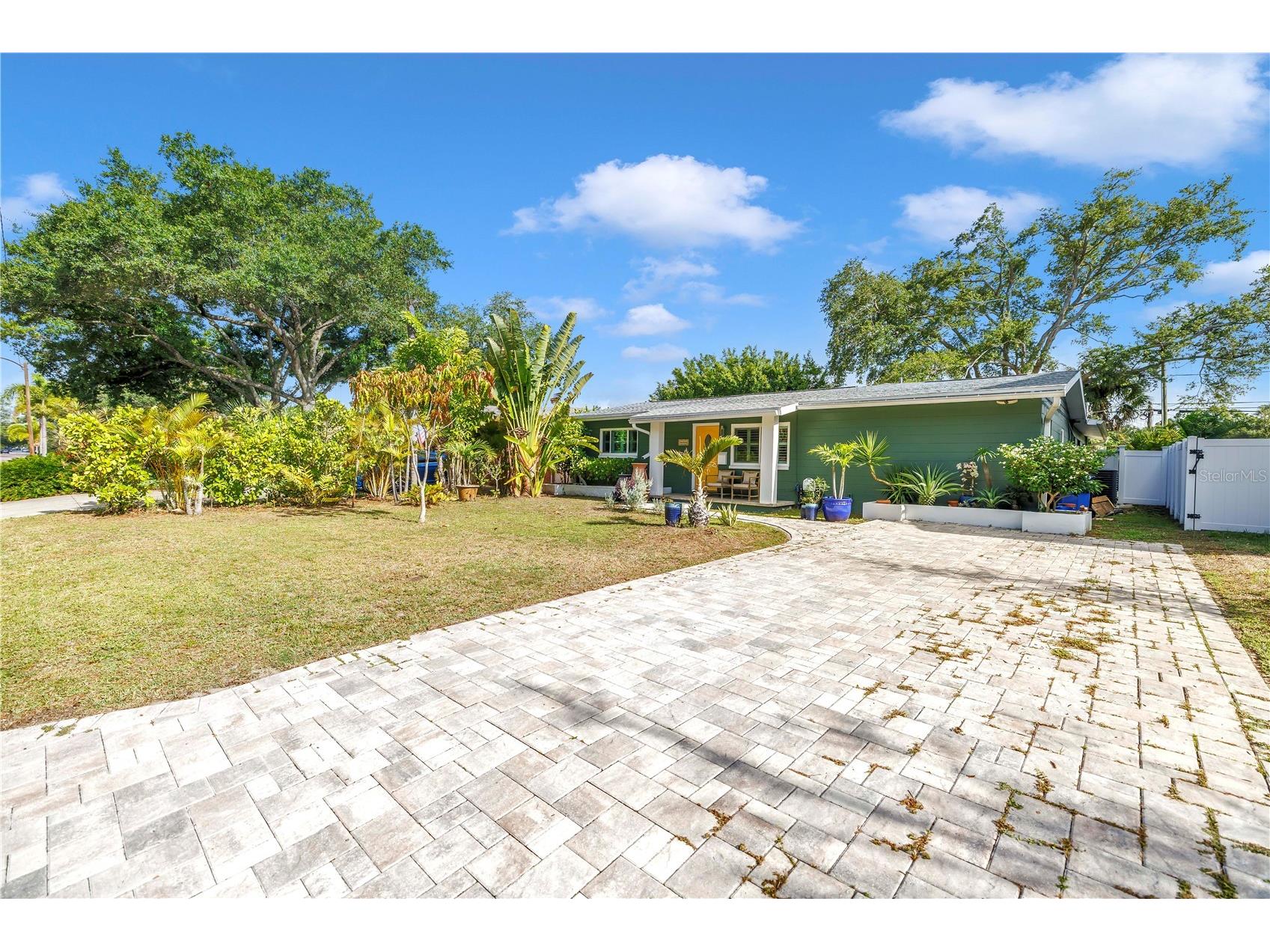 263 42nd Avenue NE Saint Petersburg FL 33703 TB8512348 image1