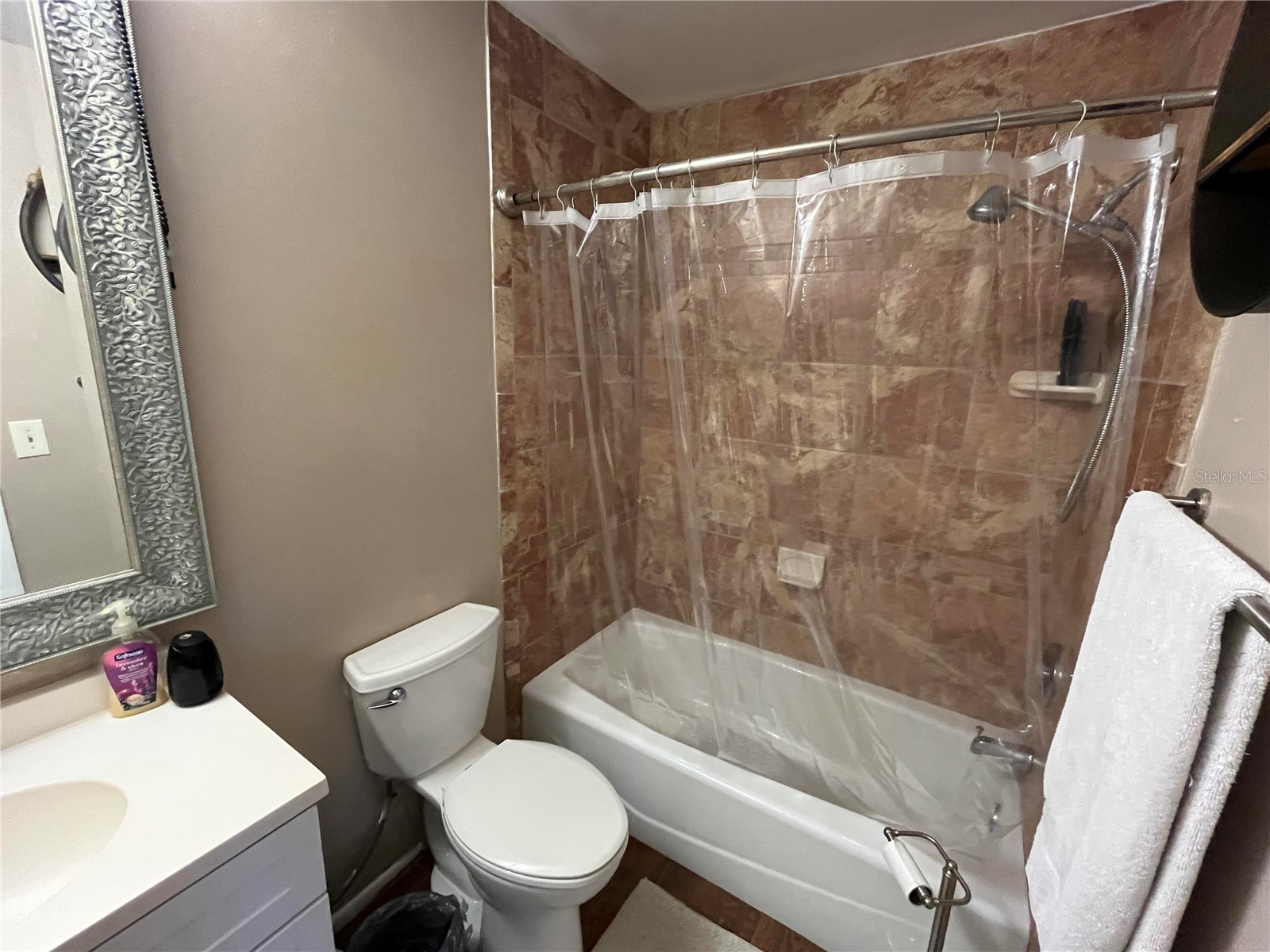2632 Hidden Lake Dr N #B Sarasota FL 34237 A4696861 image7