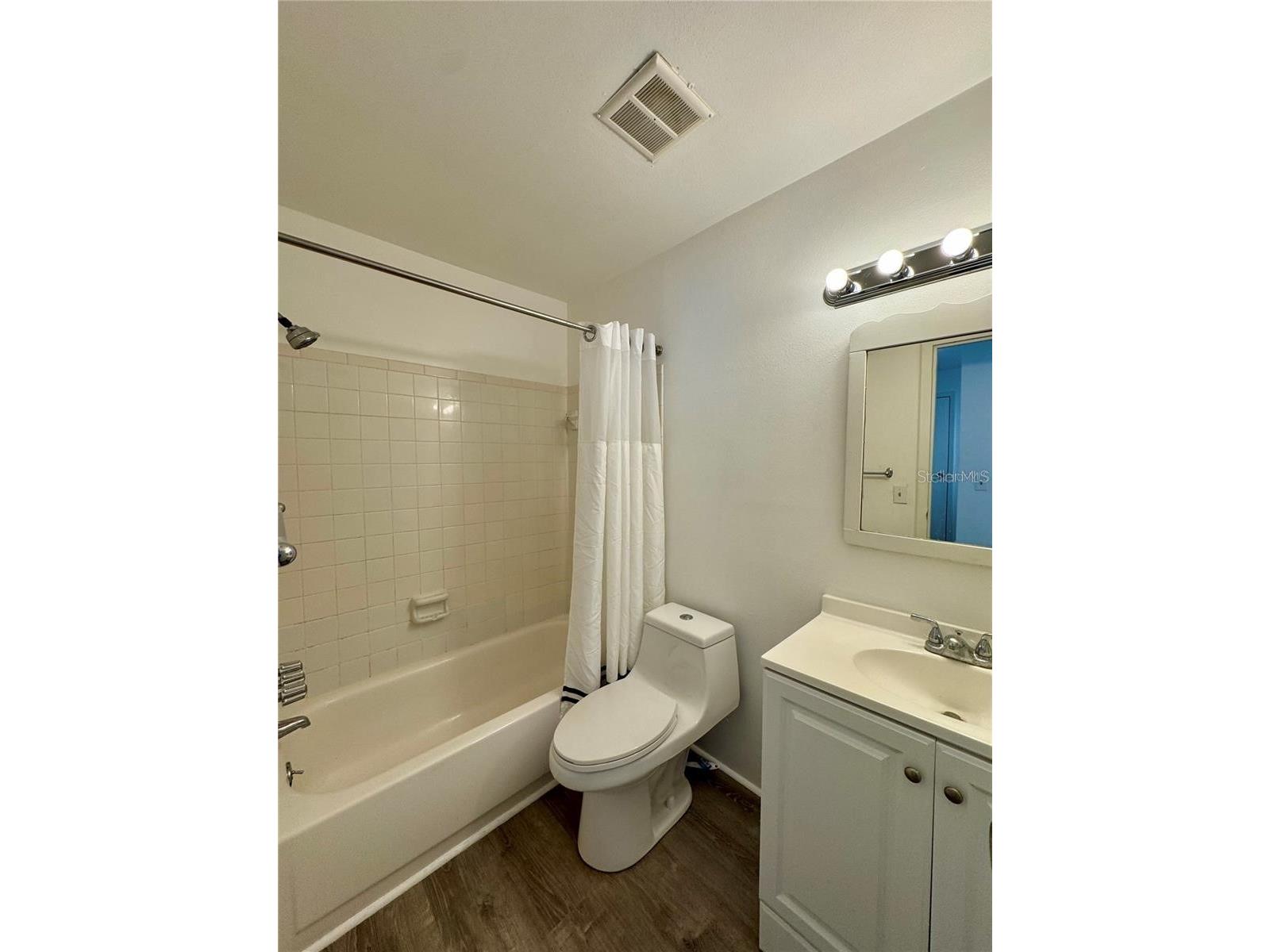 2632 Hidden Lake Drive N #E Sarasota FL 34237 A4689851 image16