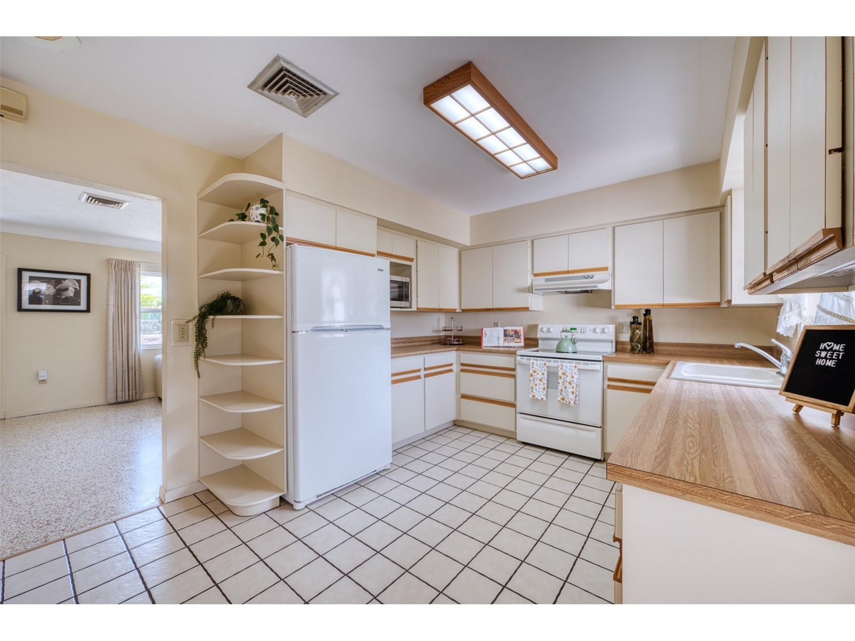 2632 Sunnyside Street Sarasota FL 34239 A4690325 image10