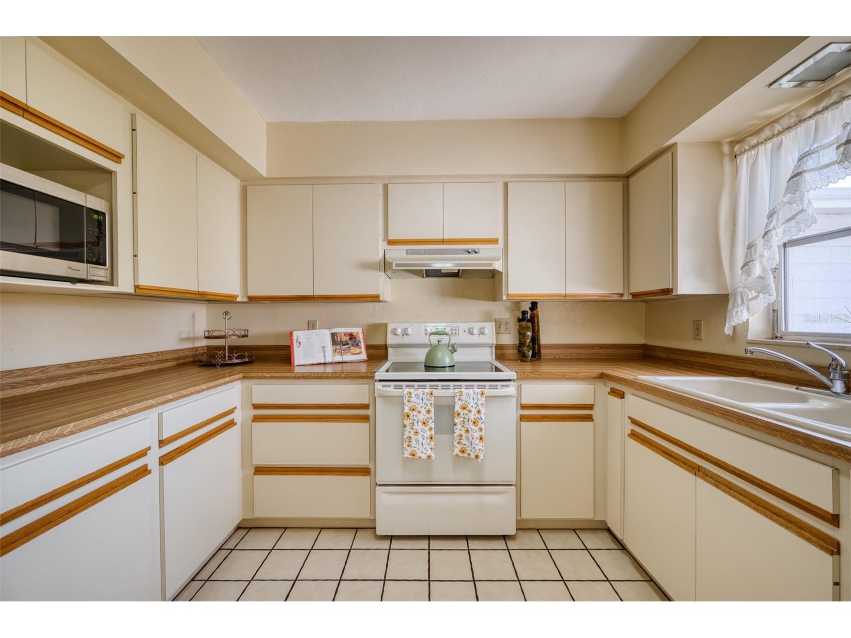 2632 Sunnyside Street Sarasota FL 34239 A4690325 image11