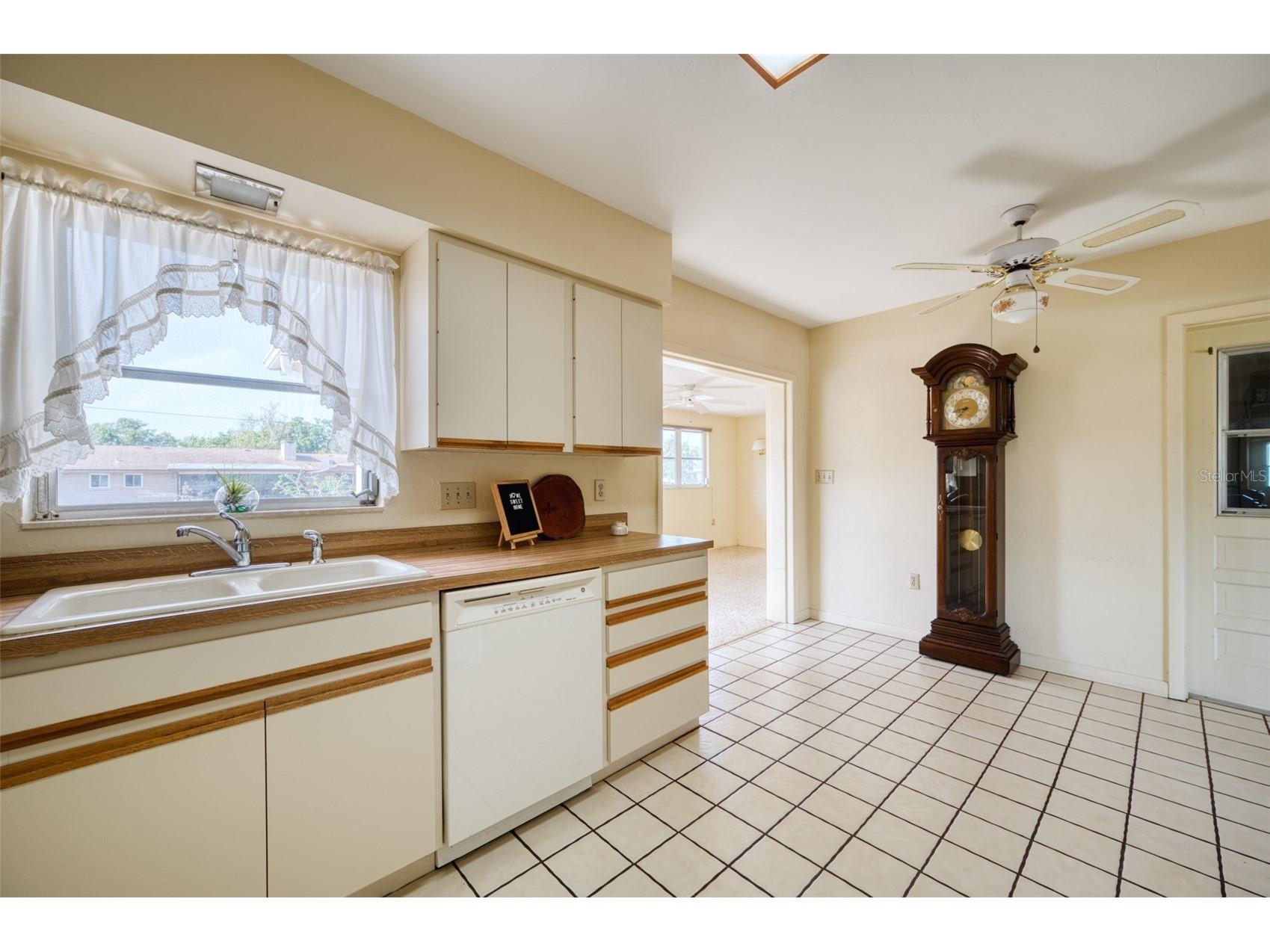 2632 Sunnyside Street Sarasota FL 34239 A4690325 image12