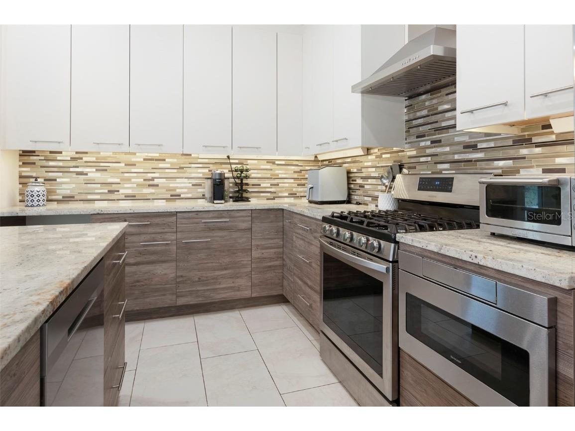 2637 Bayside Drive S Saint Petersburg FL 33705 TB8405937 image14