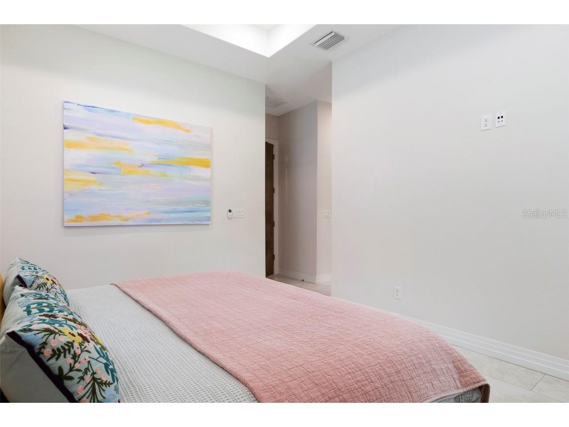 2637 Bayside Drive S Saint Petersburg FL 33705 TB8405937 image16