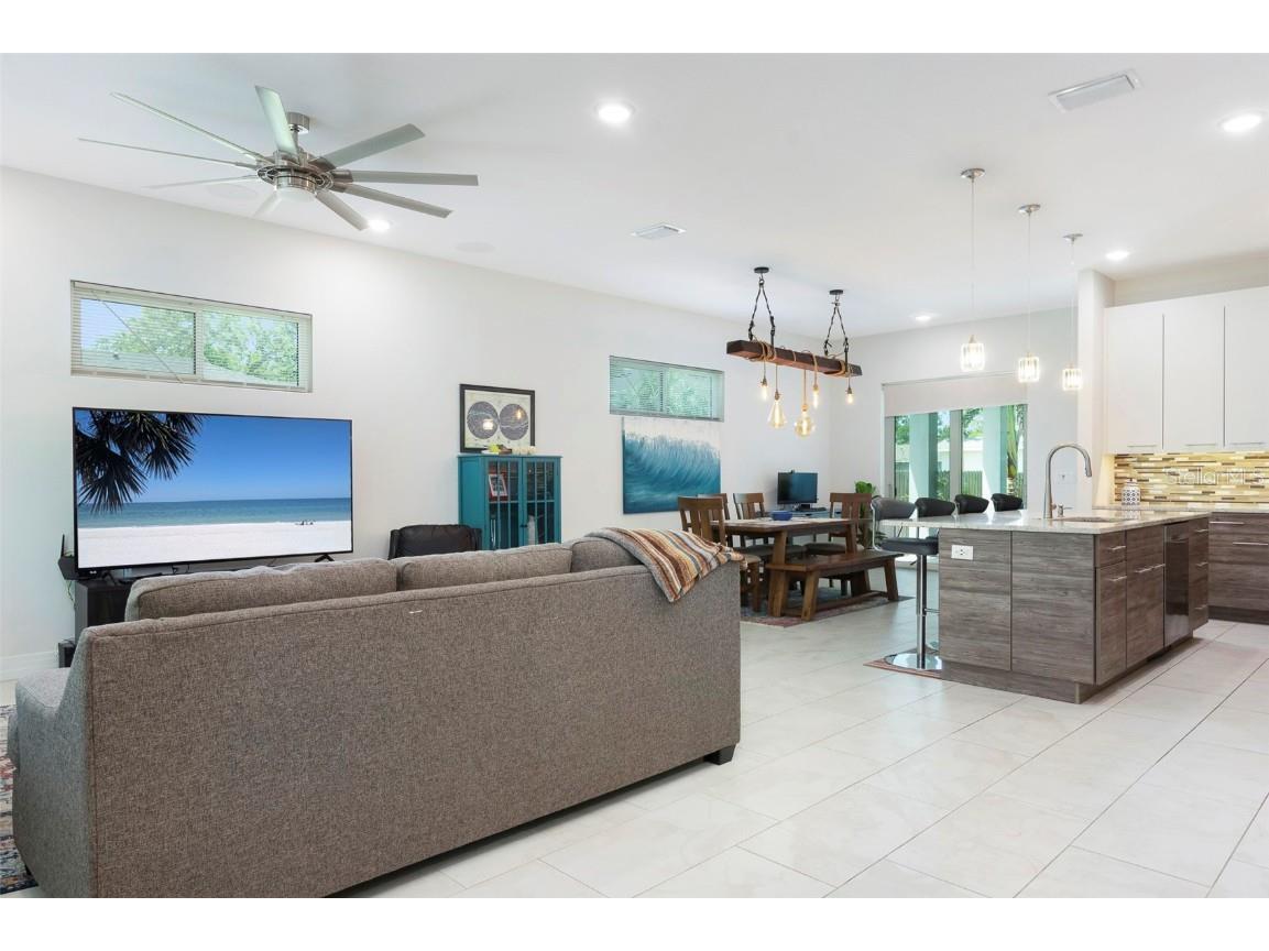 2637 Bayside Drive S Saint Petersburg FL 33705 TB8405937 image5