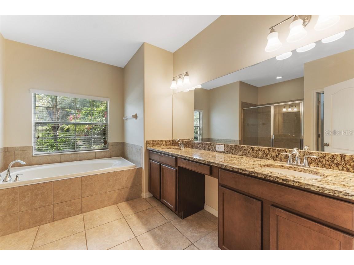 2637 Yukon Cliff Drive Ruskin FL 33570 TB8386017 image12