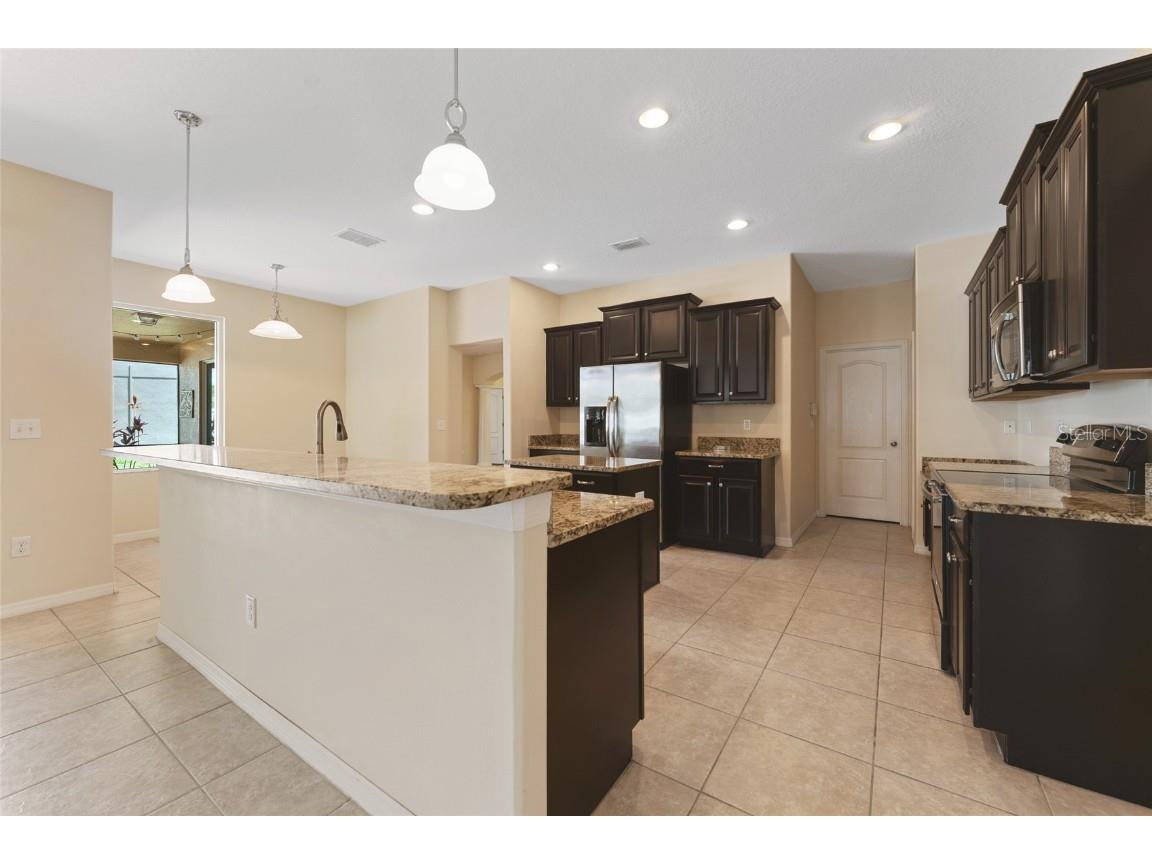 2637 Yukon Cliff Drive Ruskin FL 33570 TB8386017 image16