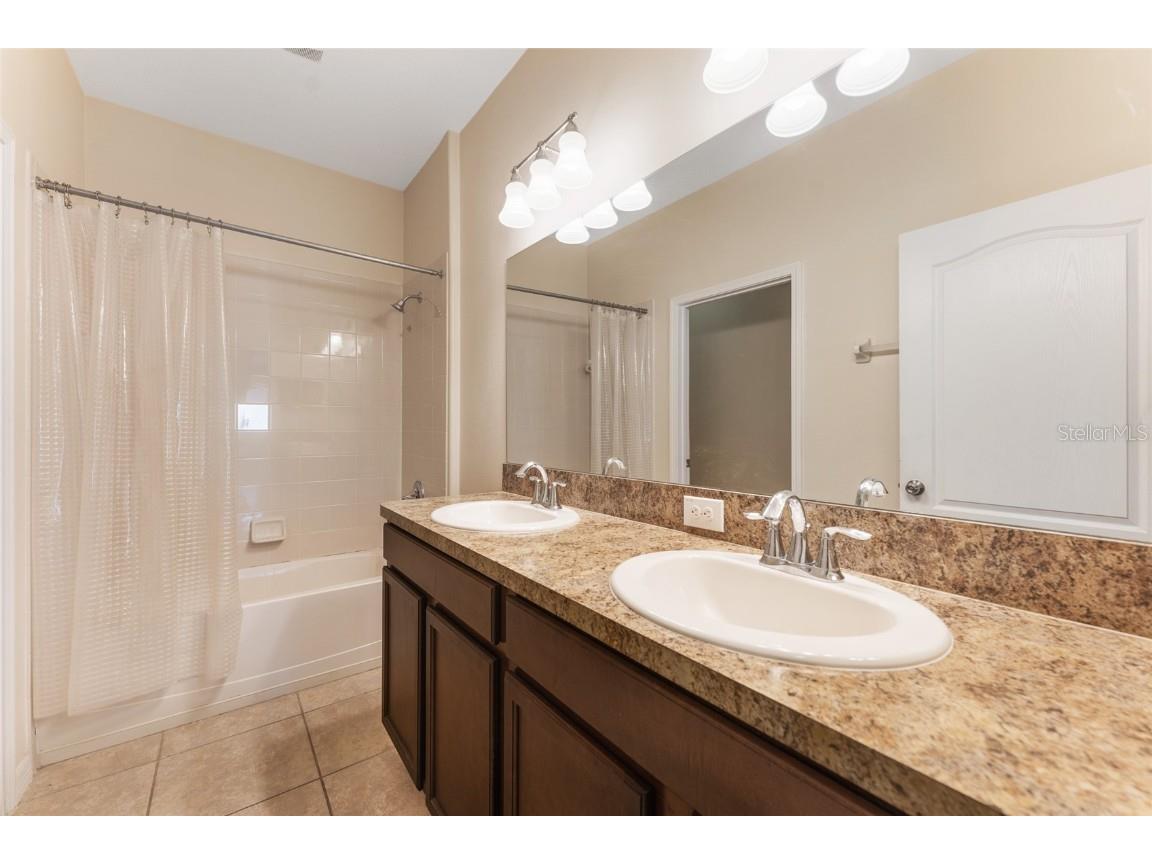 2637 Yukon Cliff Drive Ruskin FL 33570 TB8386017 image26