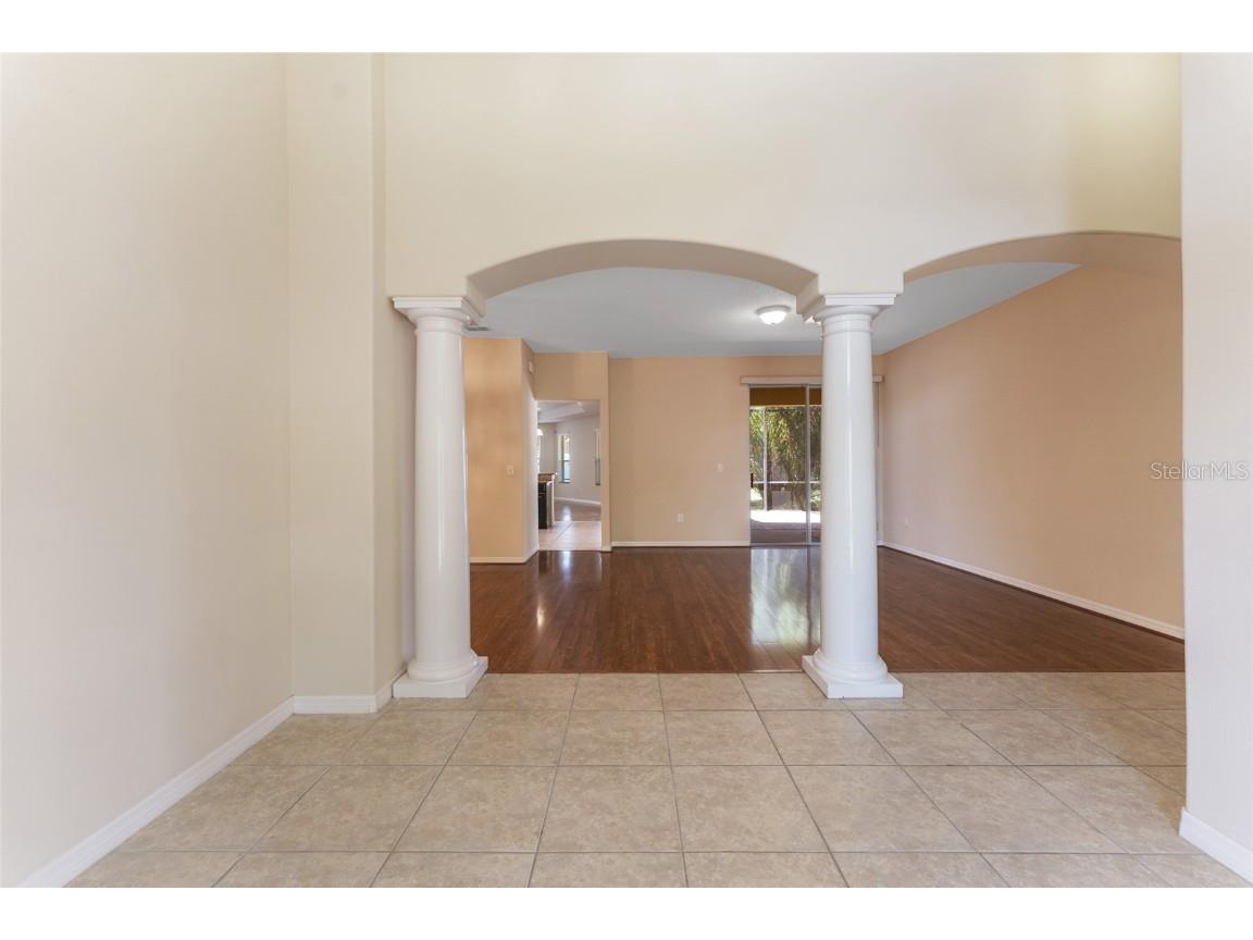 2637 Yukon Cliff Drive Ruskin FL 33570 TB8386017 image3