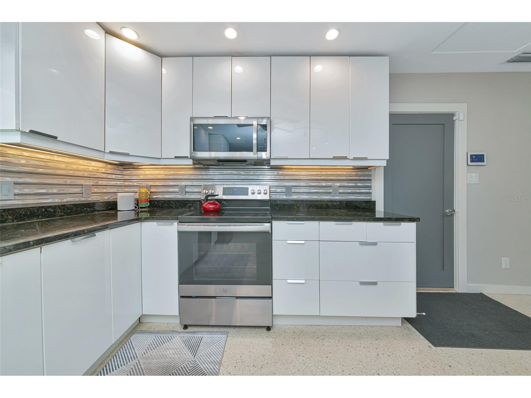 2639 Bougainvillea Street Sarasota FL 34239 A4681333 image14