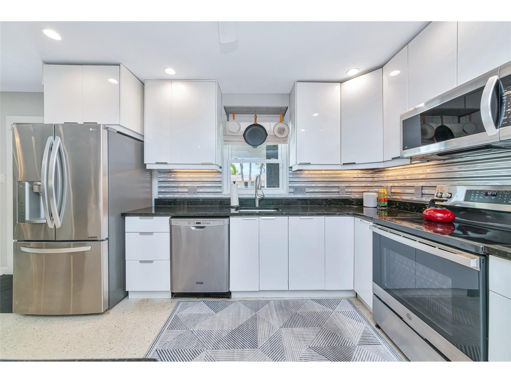 2639 Bougainvillea Street Sarasota FL 34239 A4681333 image15