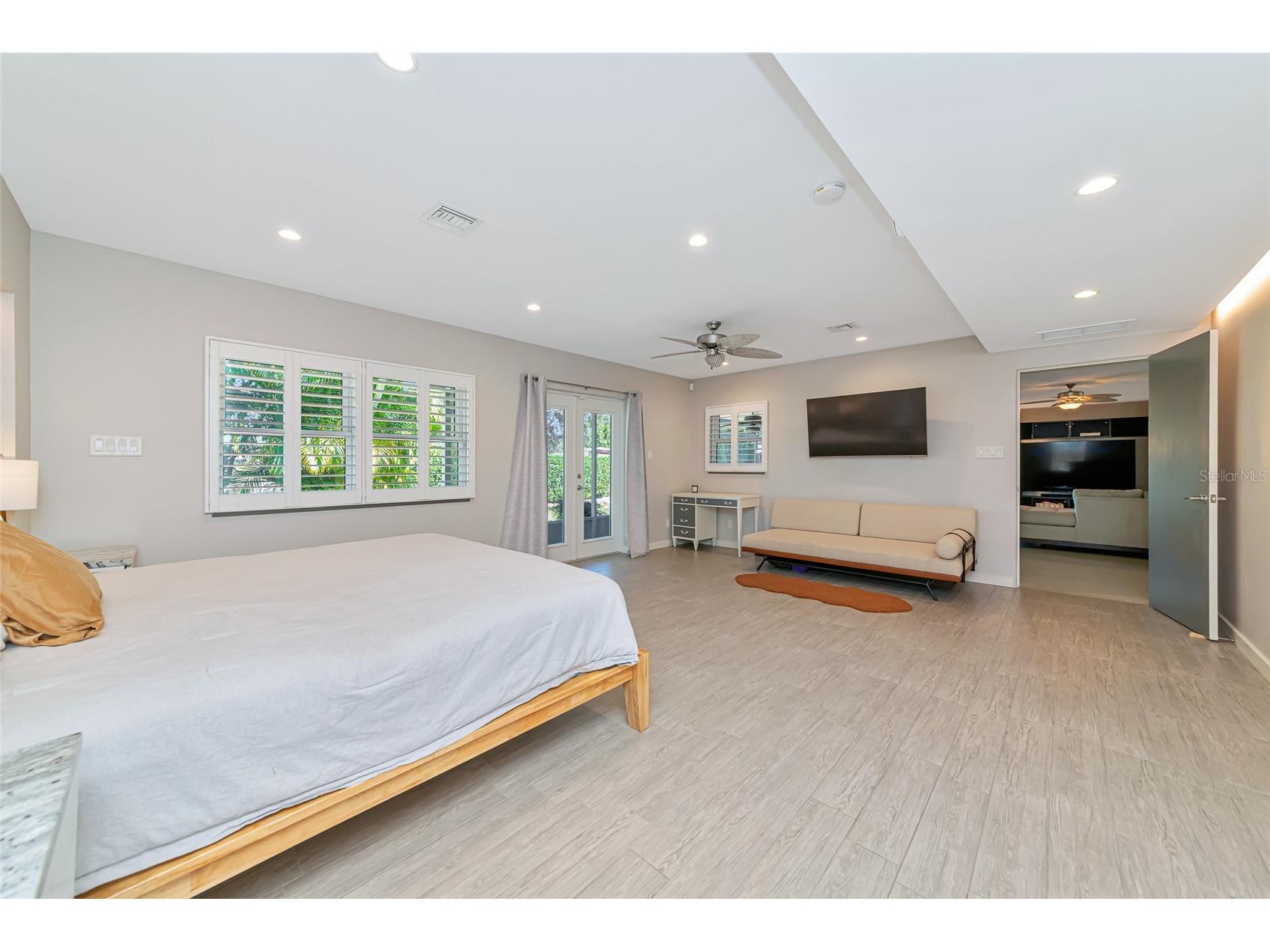 2639 Bougainvillea Street Sarasota FL 34239 A4681333 image20