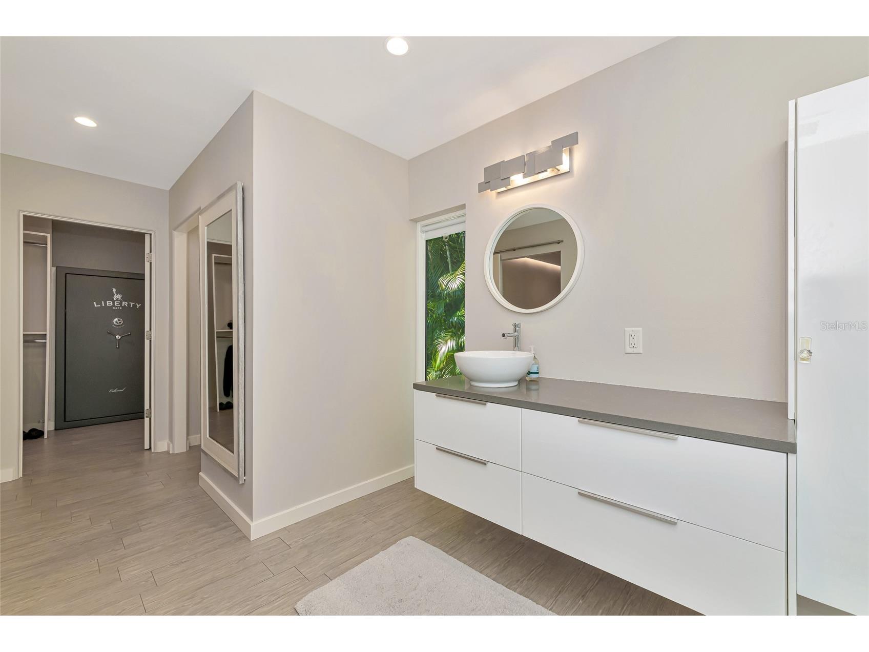 2639 Bougainvillea Street Sarasota FL 34239 A4681333 image23
